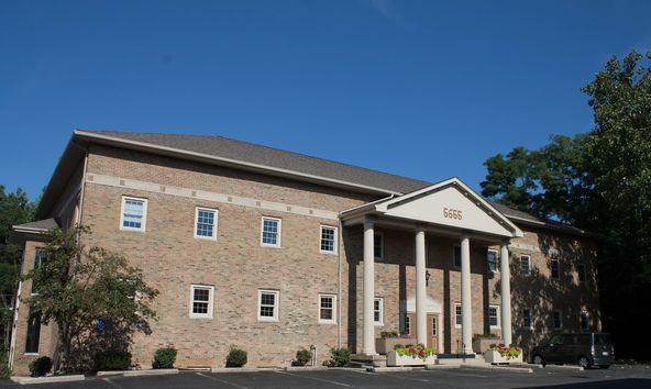 5655 N High St, Worthington, OH 43085